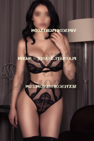 Marinette escorts in Pearsall